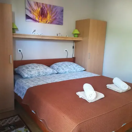 דירה Vito נין